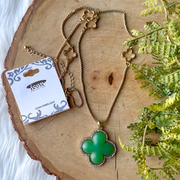 Vintage Alhambra Clover Motif Long Necklace Green & Gold Pendant Quatrefoil - Picture 3 of 4